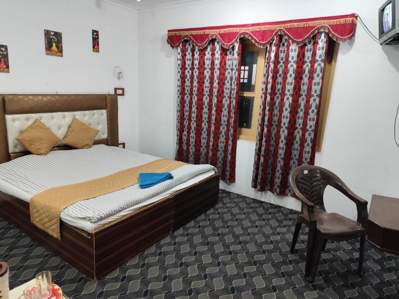Hotel New Heaven Canal Srinagar  Exterior photo